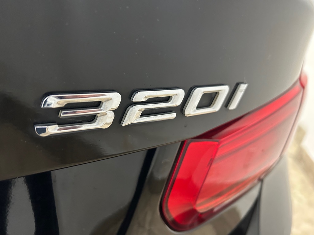 Vehicle image 14 of 41