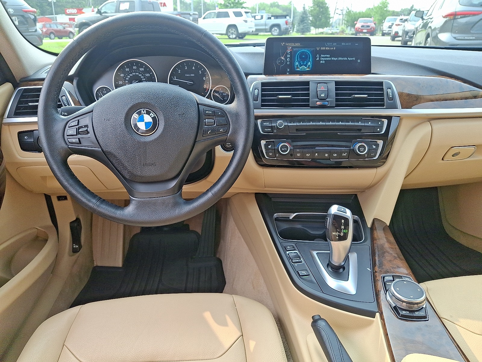 Vehicle image 10 of 19