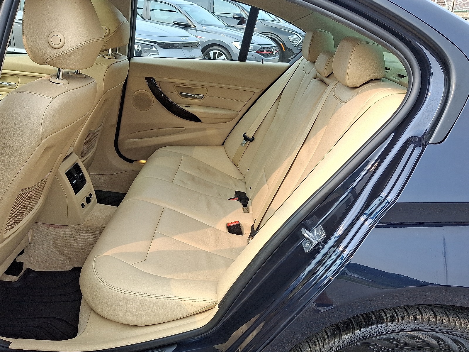 Vehicle image 18 of 19