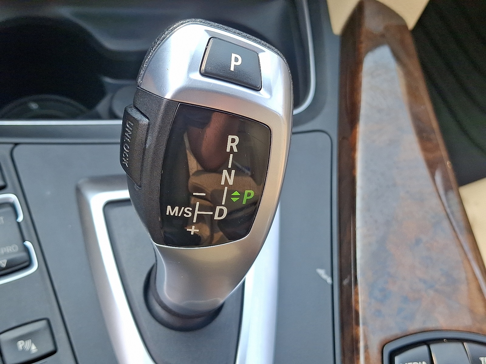 Vehicle image 16 of 19