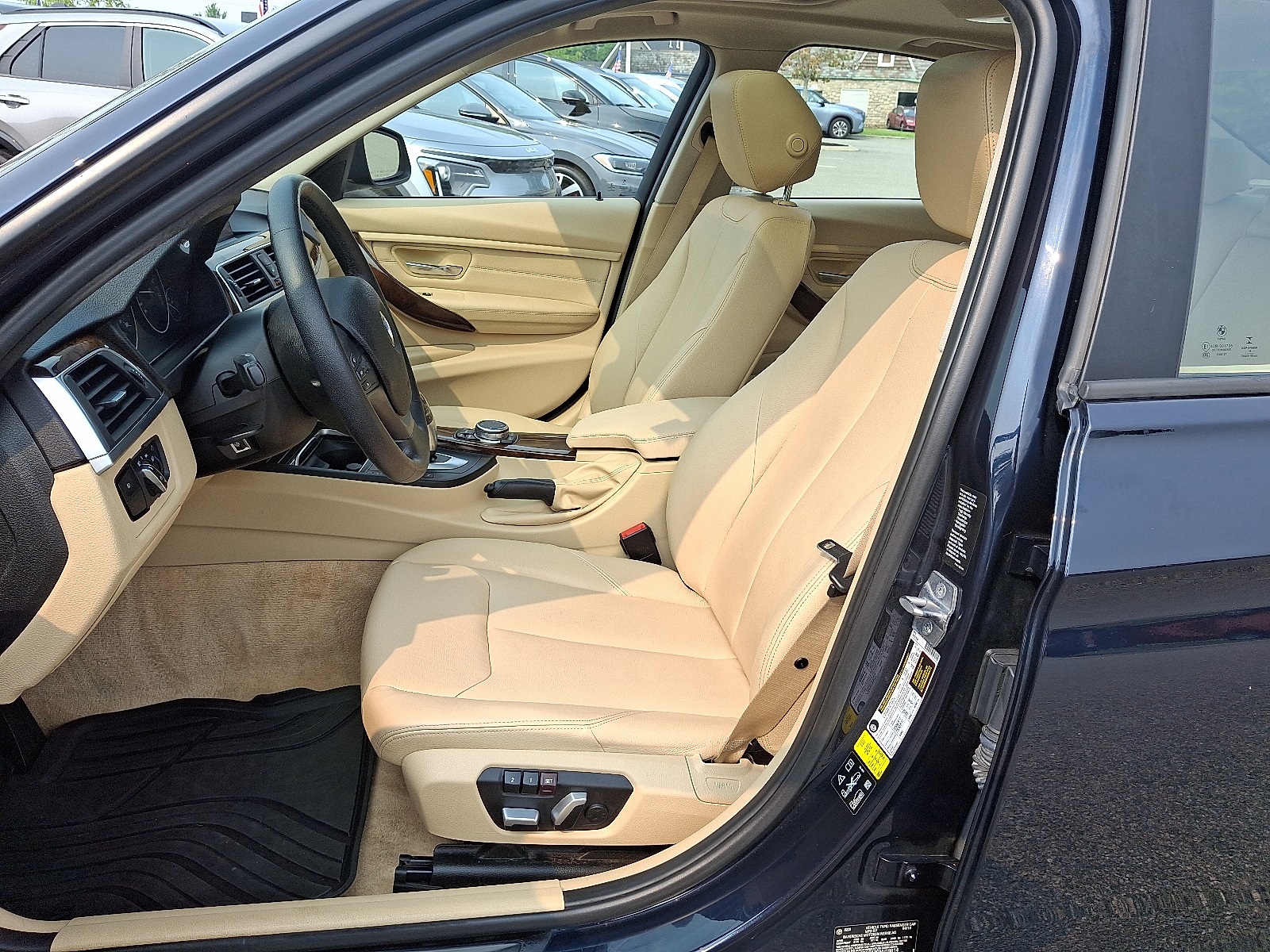 Vehicle image 9 of 19