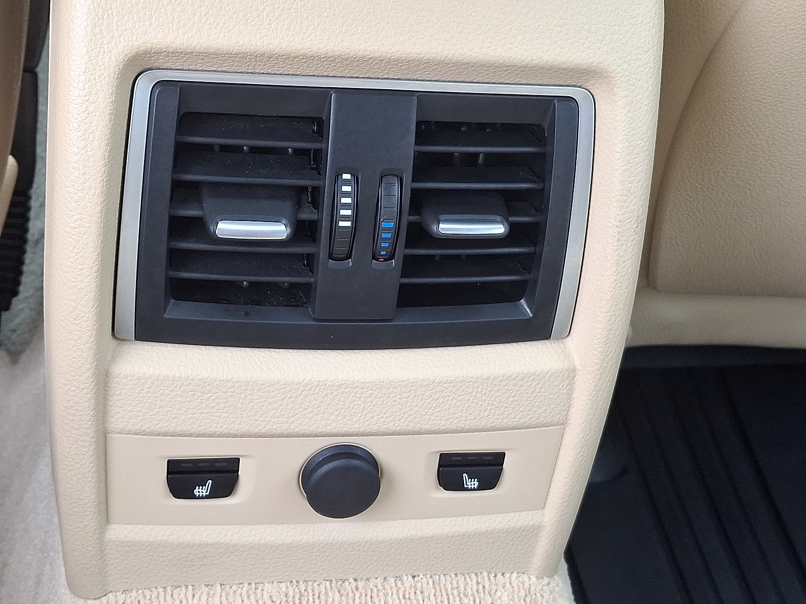 Vehicle image 15 of 19