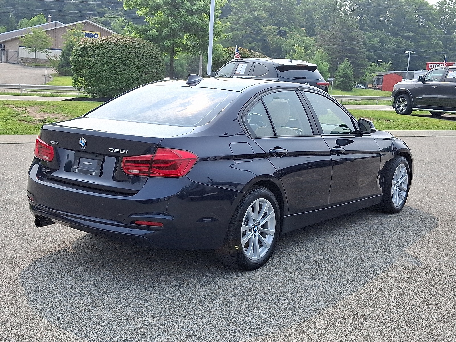 Vehicle image 4 of 19