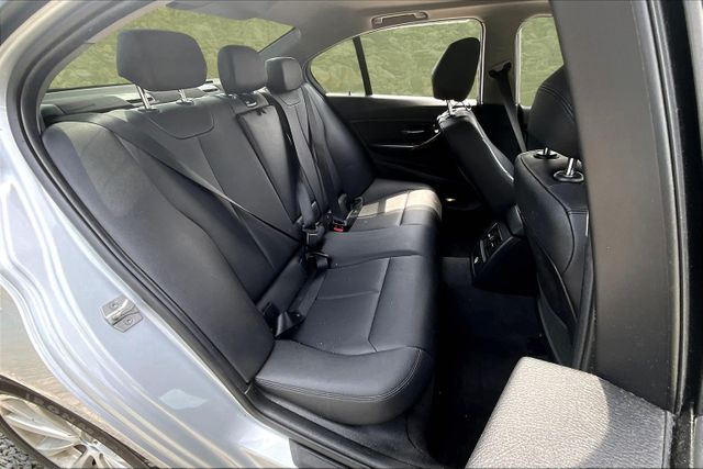 Vehicle image 8 of 31