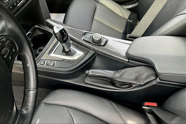 Vehicle image 21 of 31