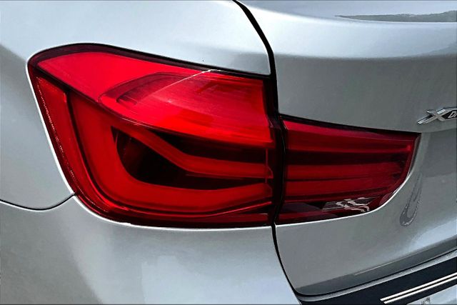 Vehicle image 24 of 31