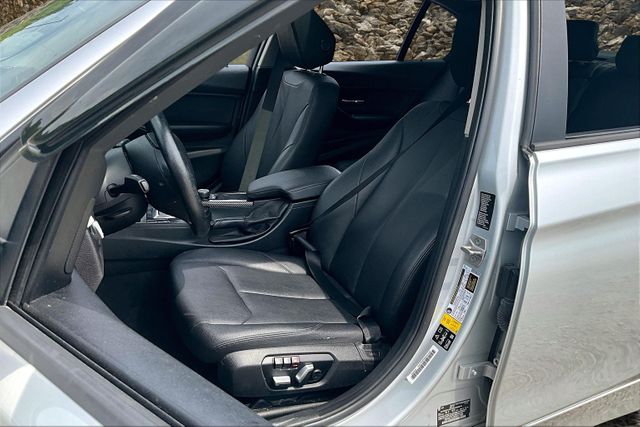 Vehicle image 10 of 31