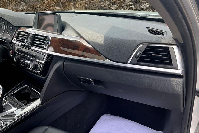 Vehicle image 14 of 31