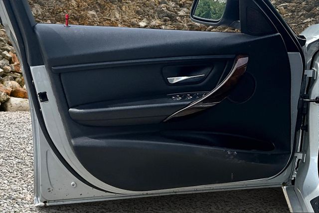 Vehicle image 22 of 31