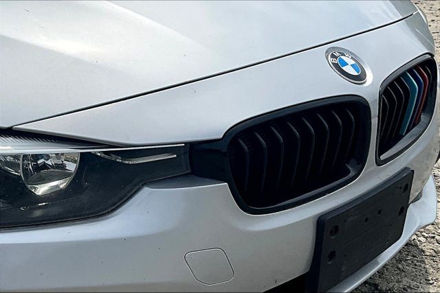 Vehicle image 25 of 31