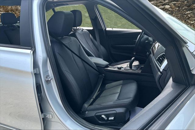 Vehicle image 9 of 31
