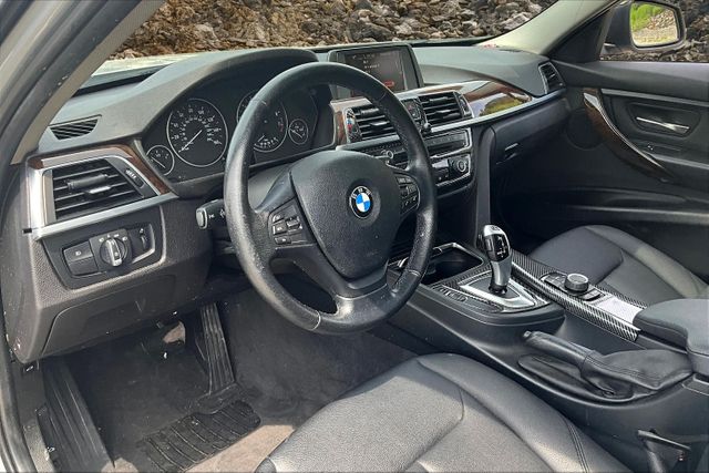 Vehicle image 12 of 31
