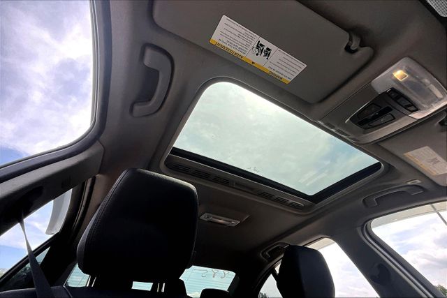 Vehicle image 16 of 31