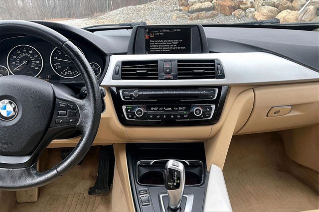 2016 BMW 3 Series 320i xDrive Image 14 of 30