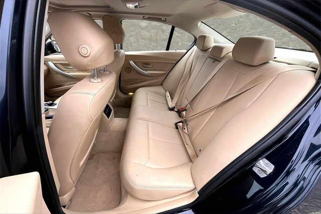 2016 BMW 3 Series 320i xDrive Image 9 of 30