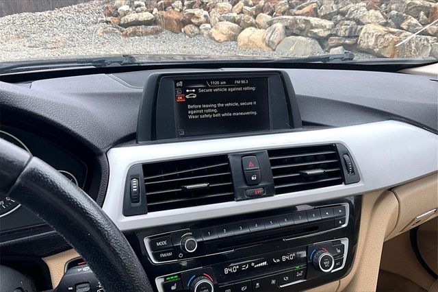 2016 BMW 3 Series 320i xDrive Image 21 of 30