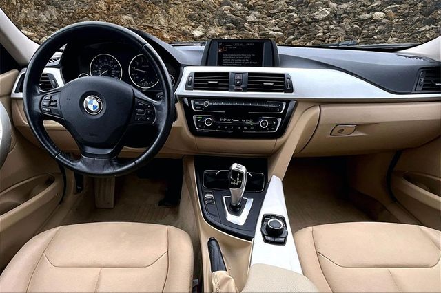 2016 BMW 3 Series 320i xDrive Image 12 of 30