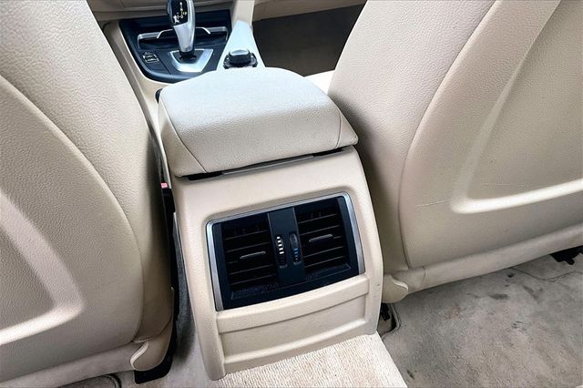2016 BMW 3 Series 320i xDrive Image 25 of 30