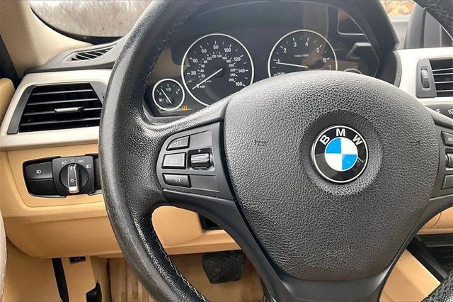 2016 BMW 3 Series 320i xDrive Image 18 of 30