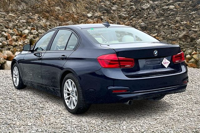 2016 BMW 3 Series 320i xDrive Image 6 of 30