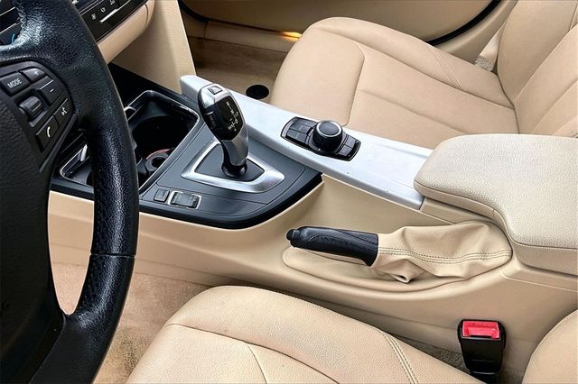 2016 BMW 3 Series 320i xDrive Image 22 of 30