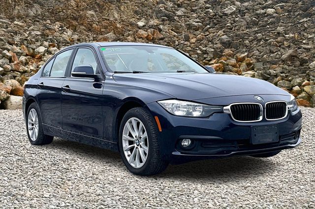 2016 BMW 3 Series 320i xDrive Image 3 of 30