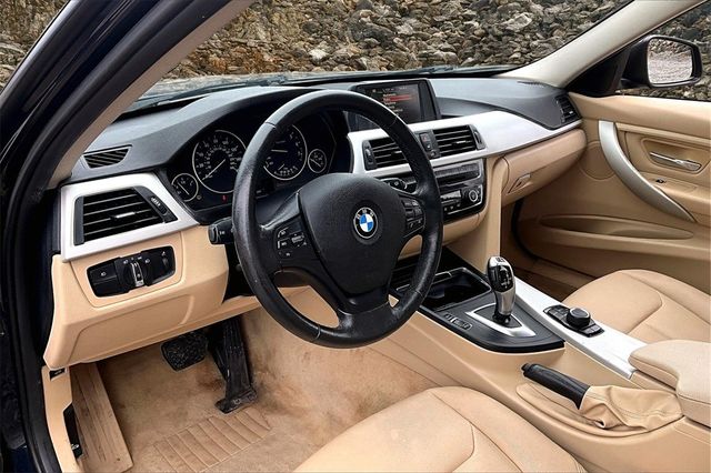 2016 BMW 3 Series 320i xDrive Image 13 of 30