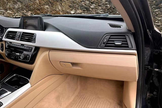 2016 BMW 3 Series 320i xDrive Image 16 of 30