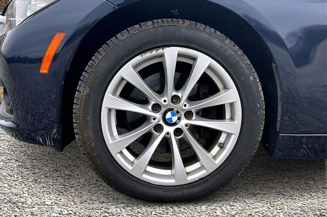 2016 BMW 3 Series 320i xDrive Image 7 of 30