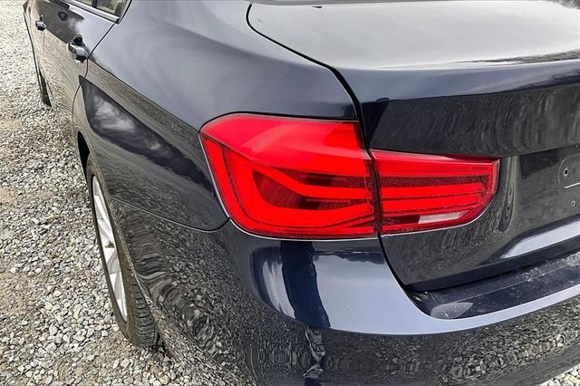 2016 BMW 3 Series 320i xDrive Image 28 of 30