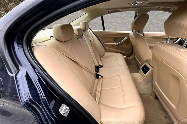 2016 BMW 3 Series 320i xDrive Image 10 of 30