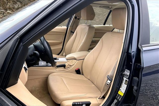 2016 BMW 3 Series 320i xDrive Image 11 of 30