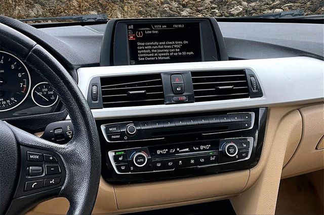 2016 BMW 3 Series 320i xDrive Image 20 of 30