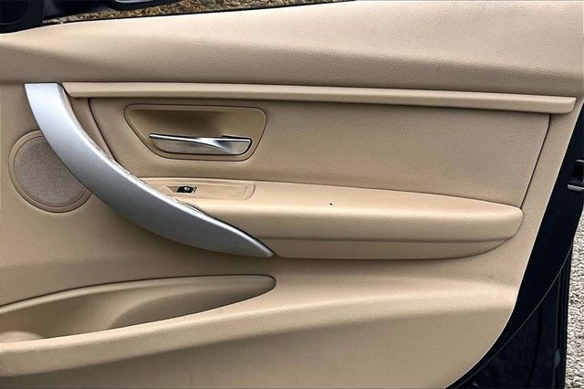 2016 BMW 3 Series 320i xDrive Image 24 of 30