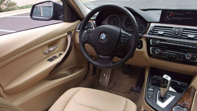 Vehicle image 33 of 63