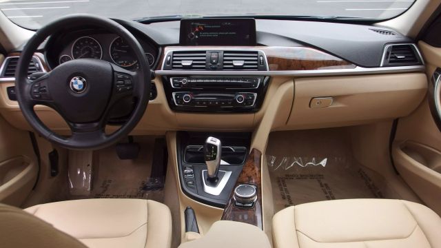 Vehicle image 32 of 63