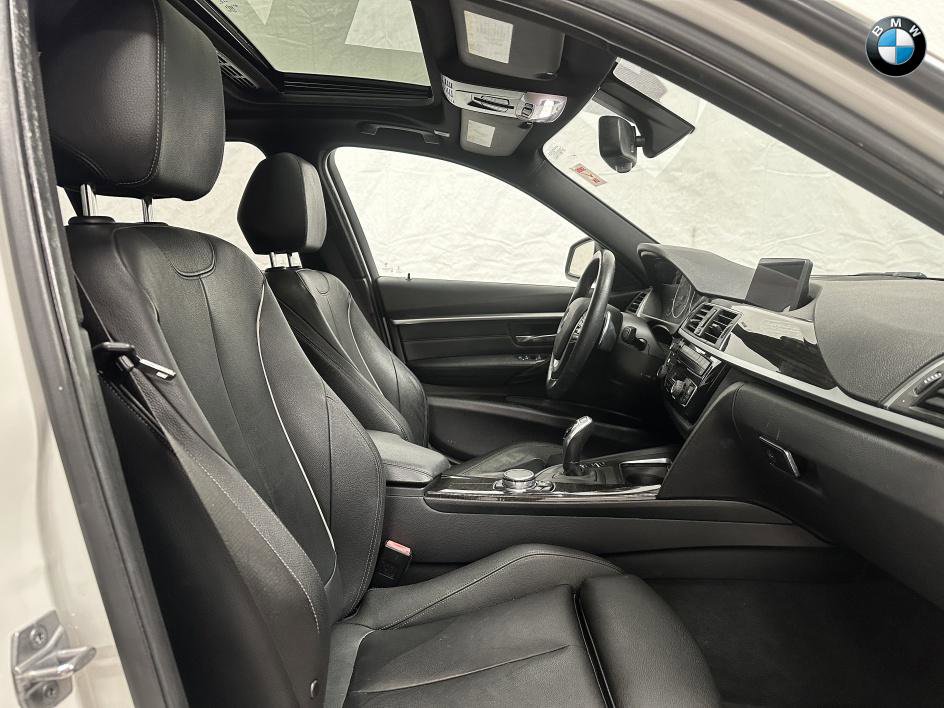 Vehicle image 14 of 26