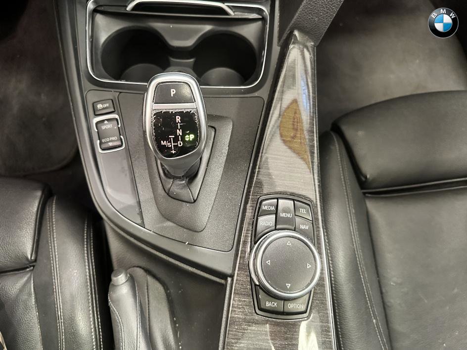 Vehicle image 22 of 26