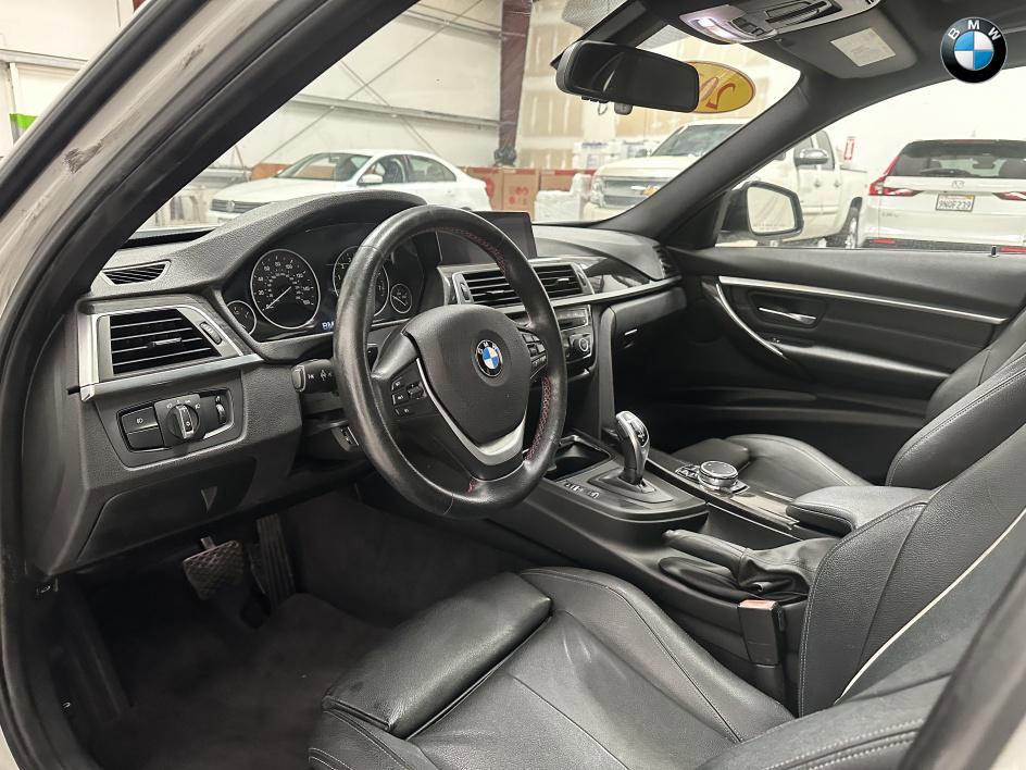 Vehicle image 17 of 26