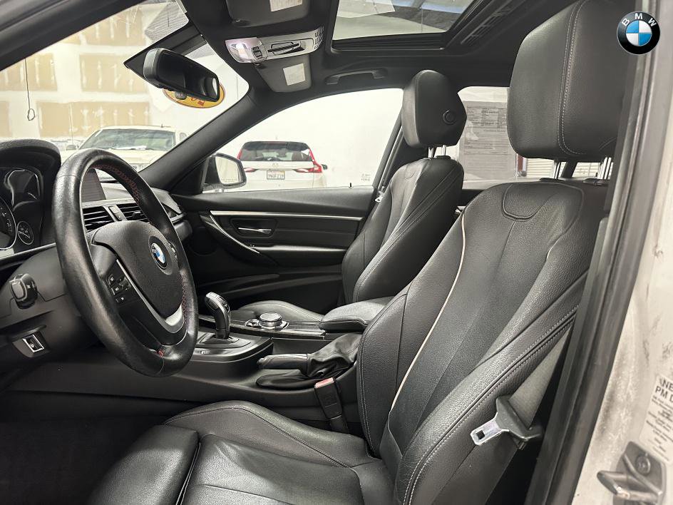 Vehicle image 16 of 26