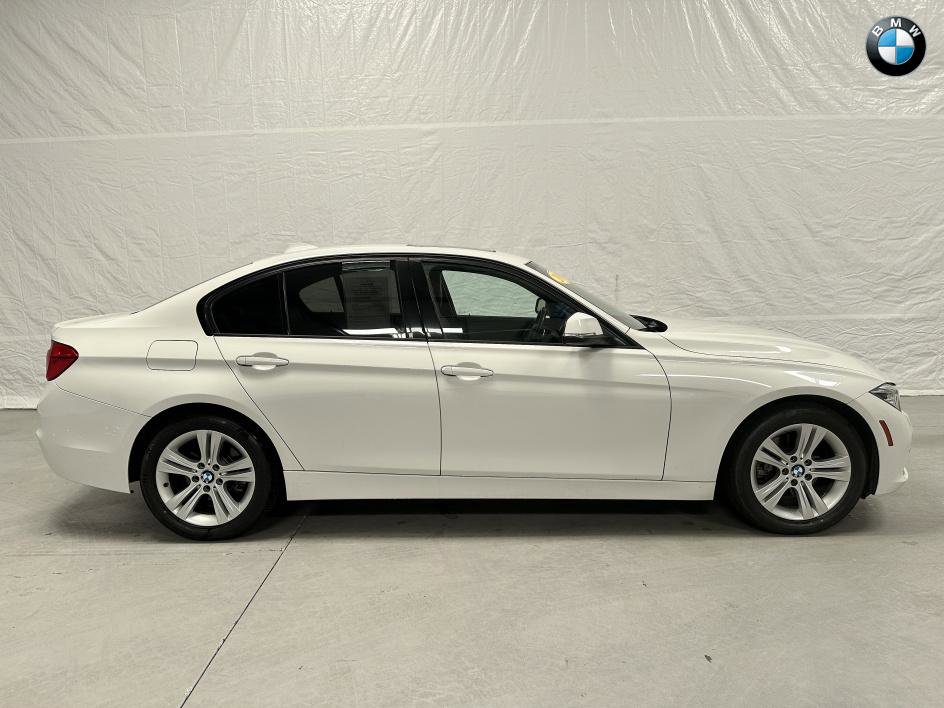 Vehicle image 4 of 26