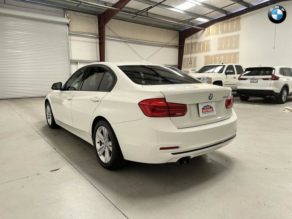 Vehicle image 7 of 26