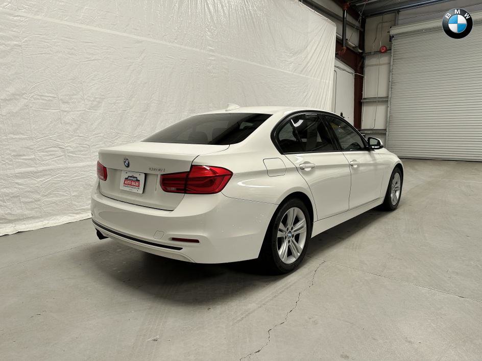 Vehicle image 5 of 26