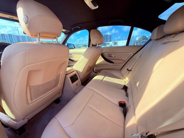 Vehicle image 25 of 28