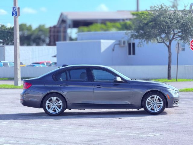 Vehicle image 8 of 28