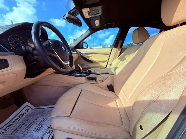 Vehicle image 23 of 28