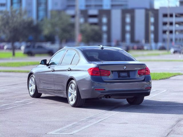 Vehicle image 14 of 28