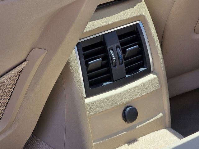 Vehicle image 28 of 41