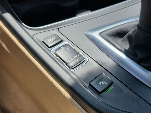 Vehicle image 35 of 41