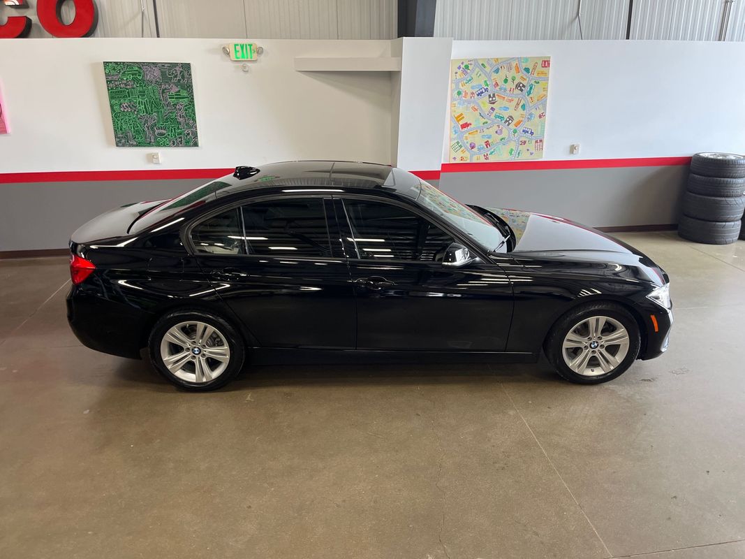 Vehicle image 13 of 74